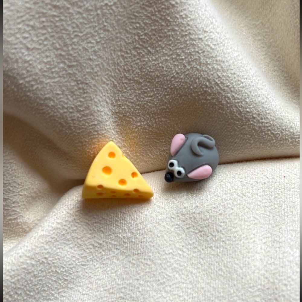 New mouse loves cheese earring studs